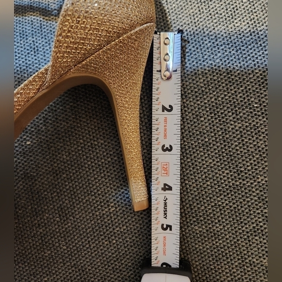 Gold Lavish heels measurements are pictured. - Picture 6 of 8